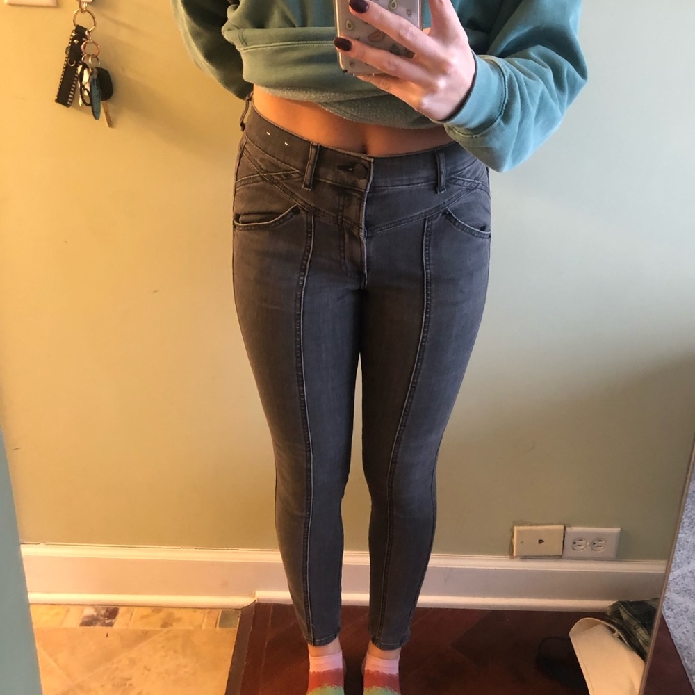 Grey skinny jeans with thick stitch detail